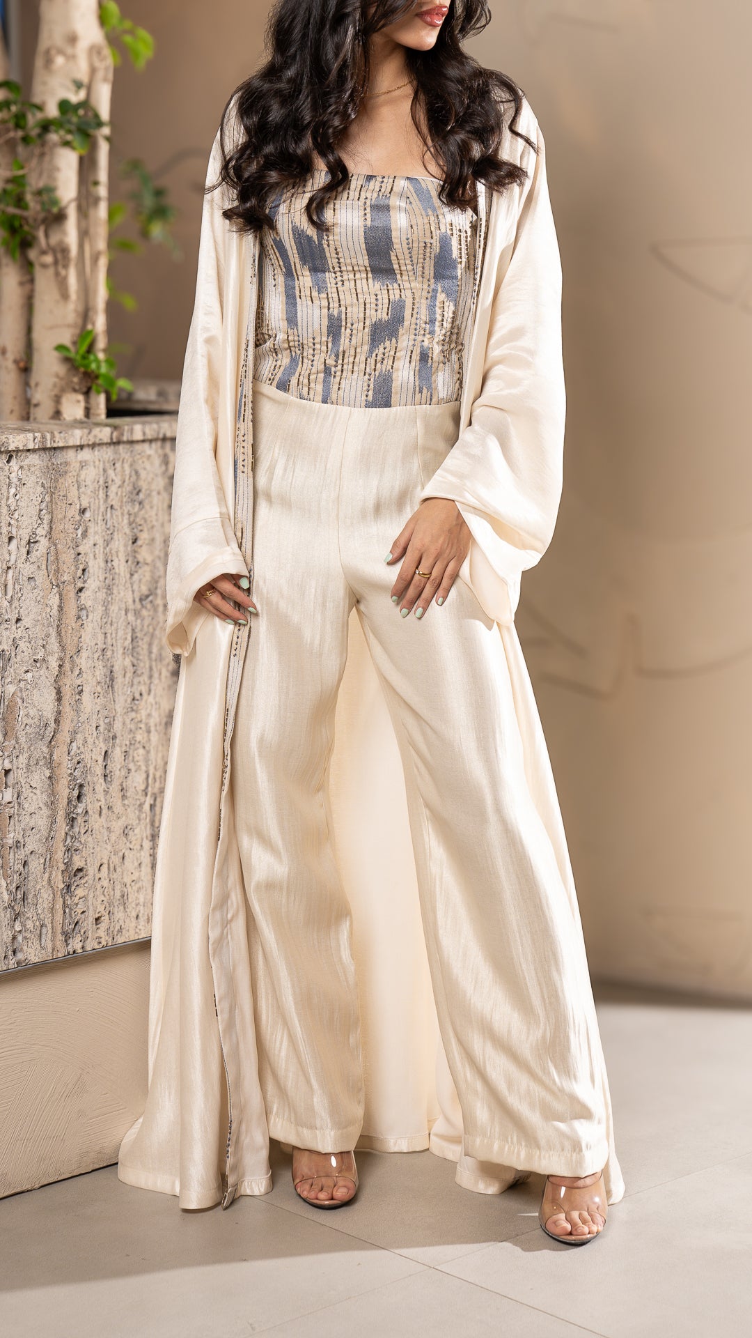 Ariana in Off White دراعه