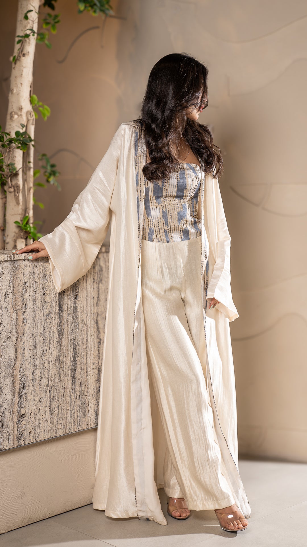 Ariana in Off White دراعه