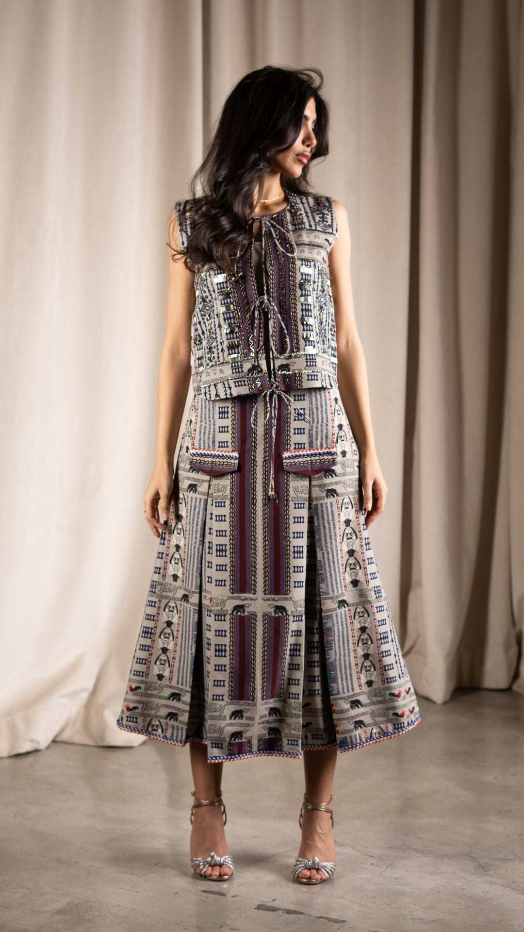 Cowbell Skirt تنورة