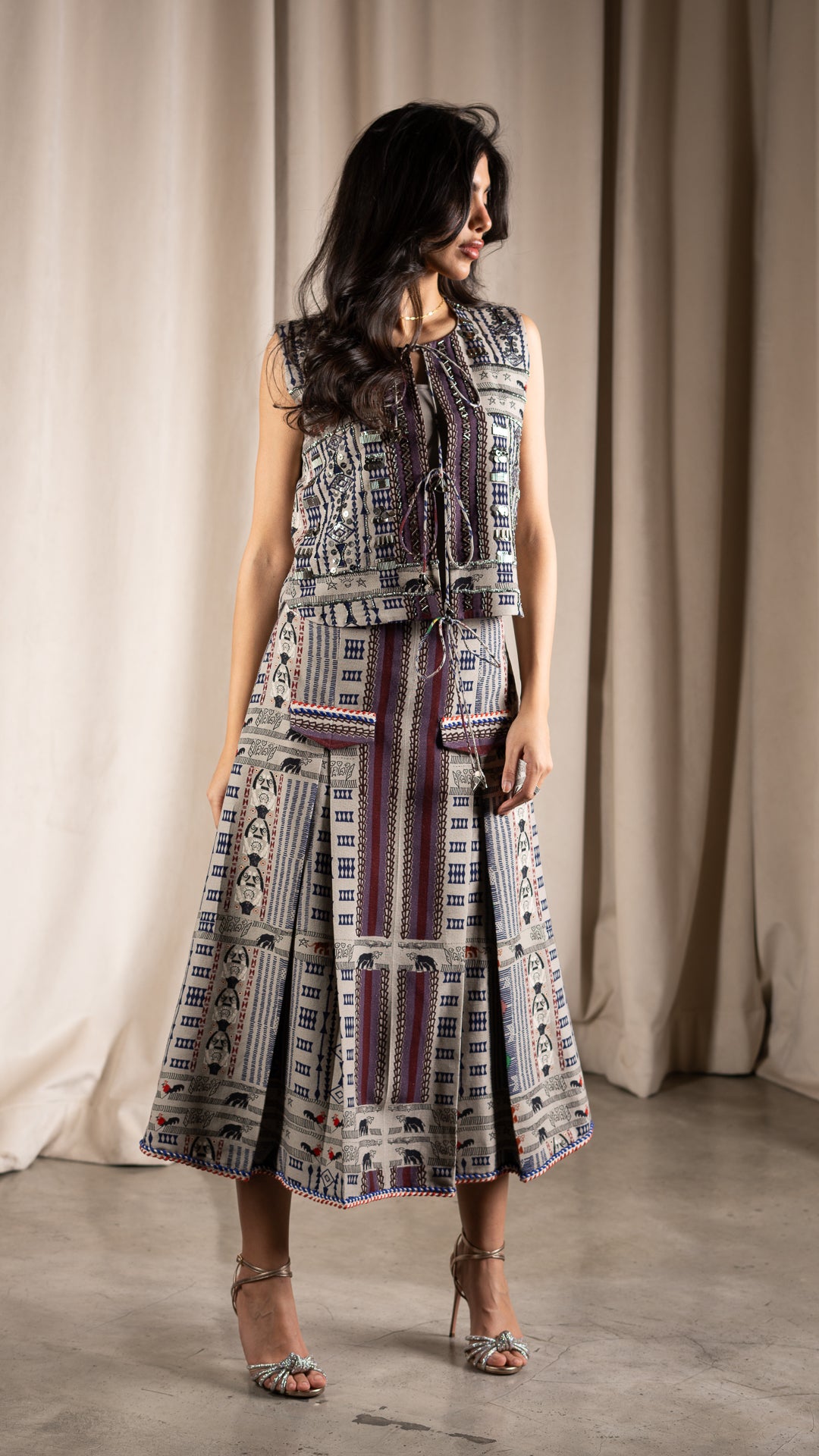 Cowbell Skirt تنورة